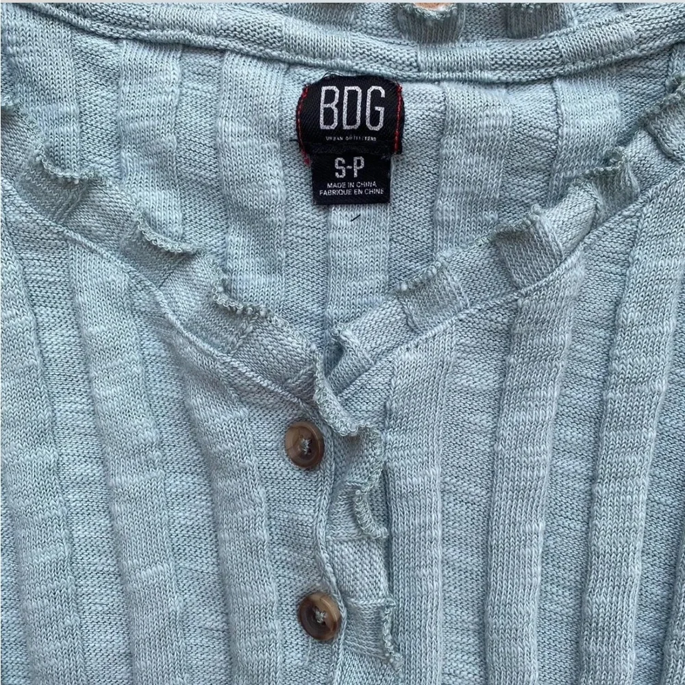 BDG Ribbed Crop Button Top - Picture 4 of 5